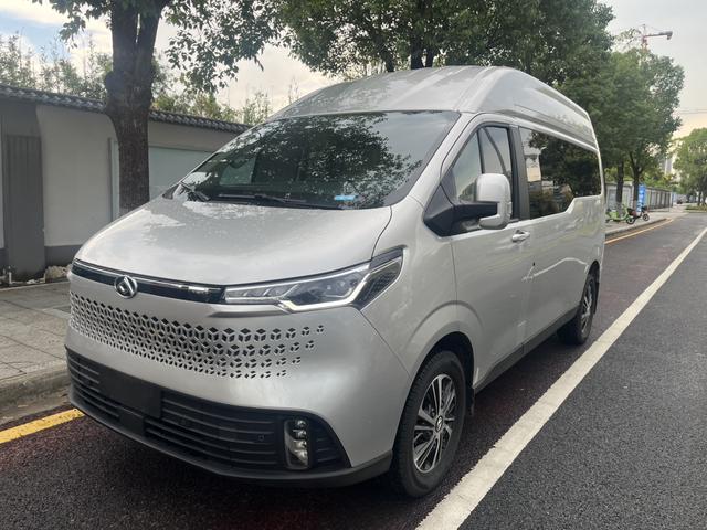 Xintu V70 2023 2.0T diesel automatic luxury version long axis mid-top 9 seats 150Ps