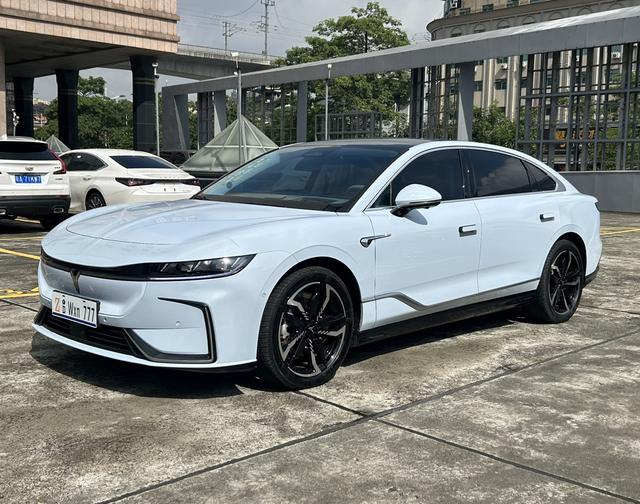 Lantu Chasing Light EV 2023 580km Standard Edition