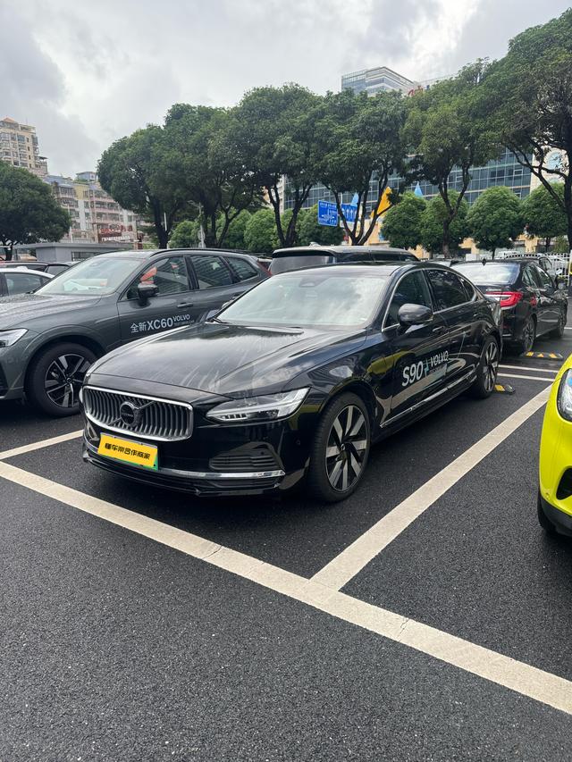 Volvo S90 PHEV 2024 T8 four-wheel drive long battery life Zhiya Deluxe Edition