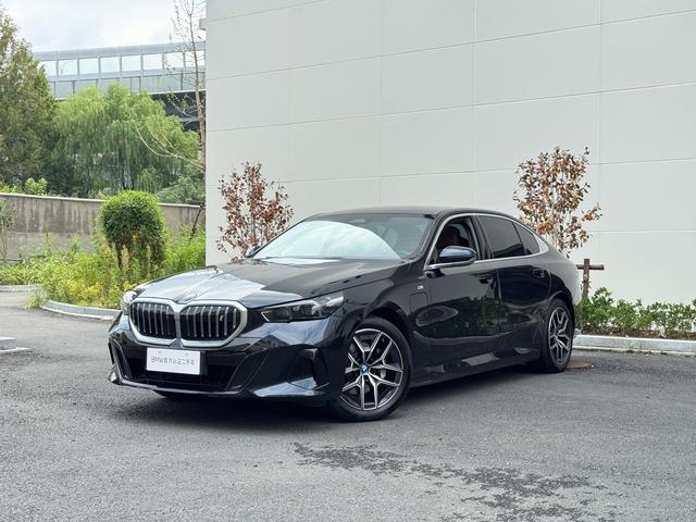 BMW i5 2024 eDrive35L M sports suit