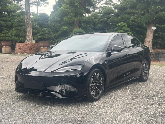Corsair 2022 550KM Standard Range Rear Drive Elite