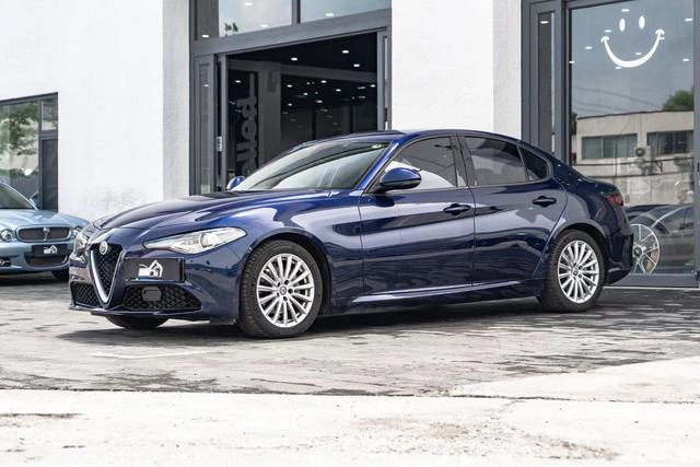 Giulia Giulia 2017 2.0T 200HP Elite