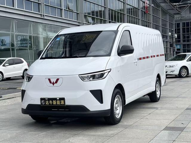 Wuling Yangguang 2024 model 300km practical Window Sealing version 60kW