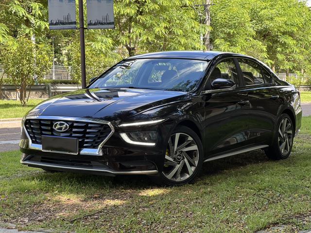 Mito 2021 1.8L MPi CVT Premium LUX