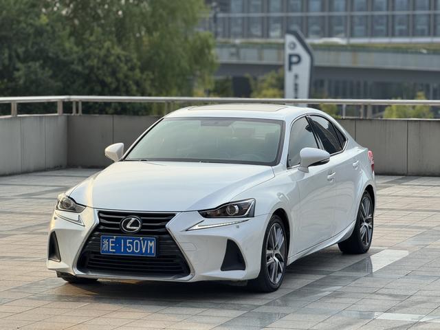 Lexus IS 2017 300 Leader