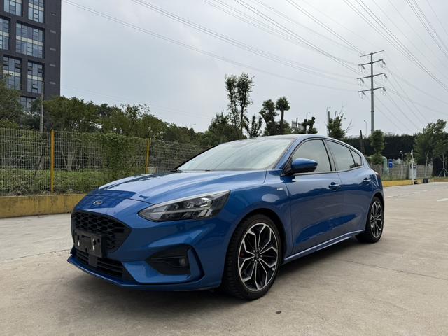 Focus 2020 2-Class EcoBoost 180 Auto ST Line