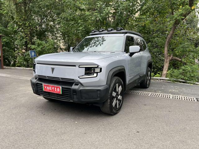 Dark blue G318 2024 four-wheel drive air suspension version
