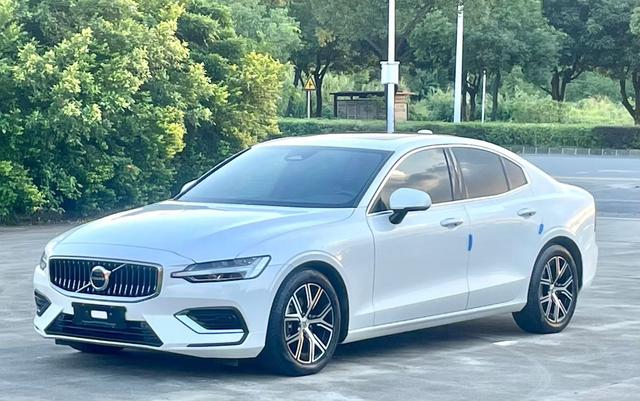 Volvo S60 2023 B4 Intelligent Luxury Edition