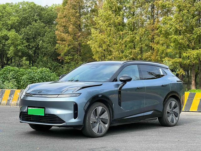 Lynk & Co. 08 EM-P 2025 model 220 four-wheel drive performance Halo