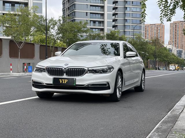 BMW 5 Series PHEV 2020 530Le Luxury Package