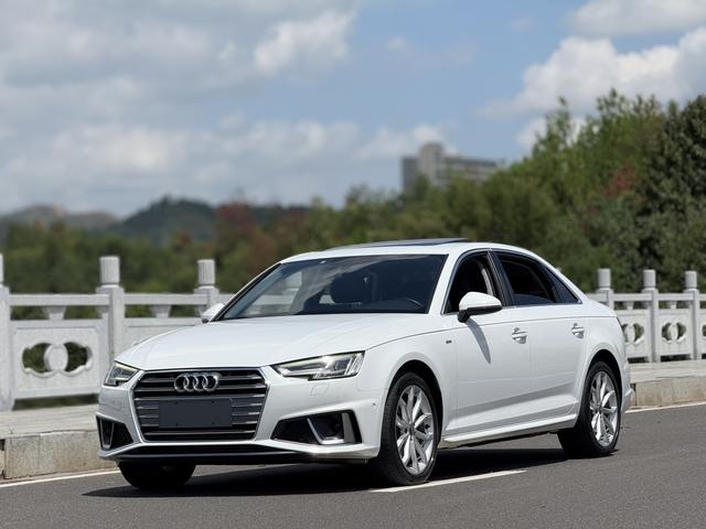 Audi A4L 2019 40 TFSI Style National V