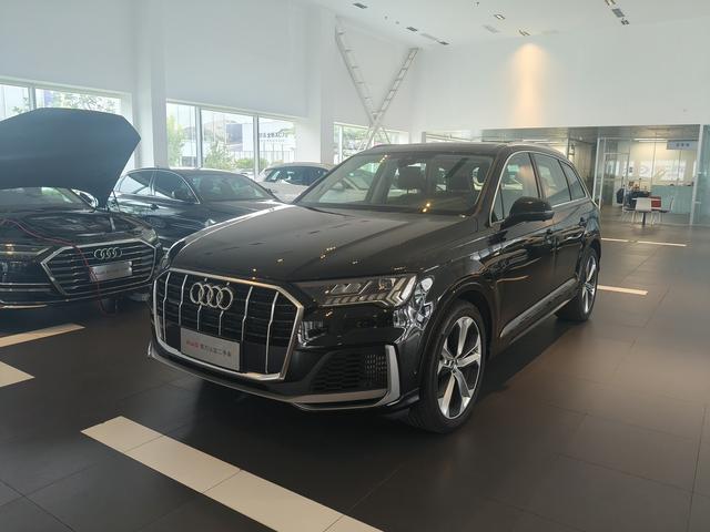 Audi Q7 2023 55 TFSI quattro S line Sport