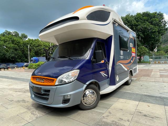 Iveco Baodi 2017 3.0T manual rear drive 6-seater original customized version