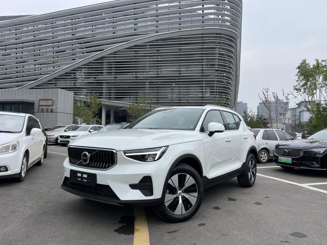 Volvo XC40 2026 B4 four-wheel drive Zhiyuan Deluxe Edition