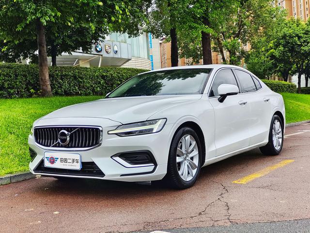 Volvo S60 2021 T3 Smart Travel Deluxe Edition