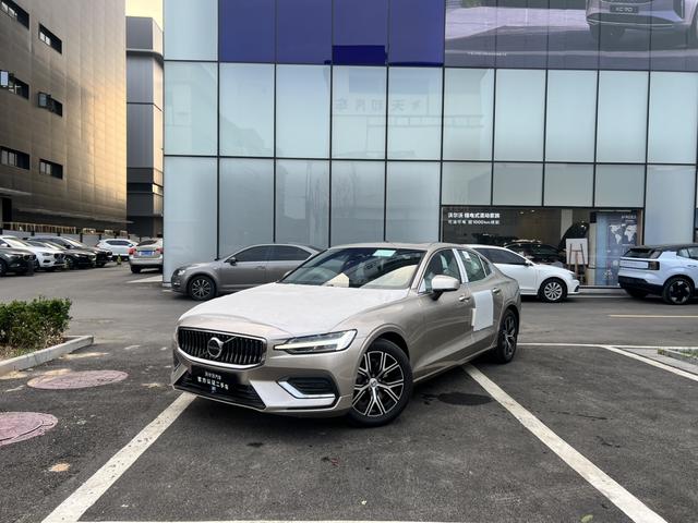 Volvo S60 2026 B4 Zhiyi Deluxe Edition
