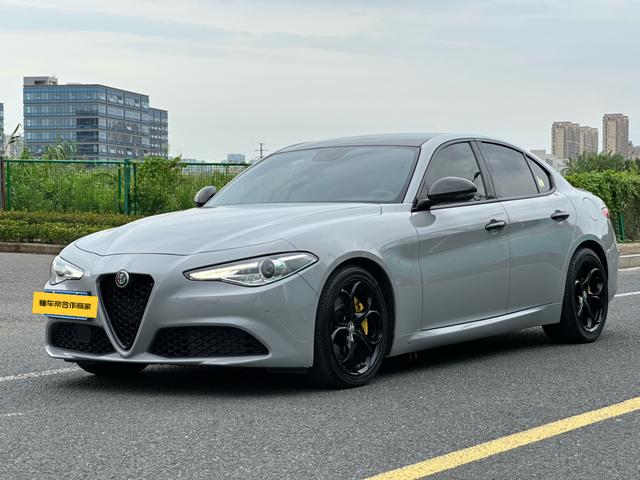 Giulia Giulia 2017 2.0T 280HP Luxury Edition
