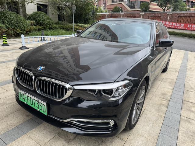 BMW 5 Series PHEV 2019 530Le Luxury Package