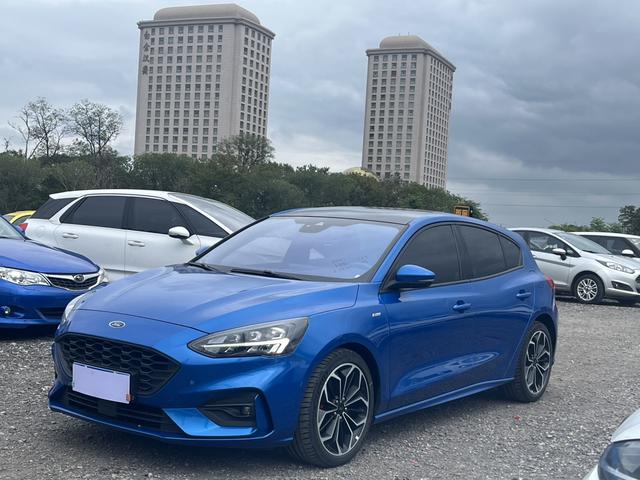 Focus 2021 2-Class EcoBoost 180 Auto ST Line