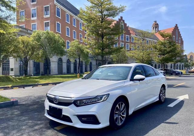 Insignia 2019 260TURBO Elegant Edition National VI