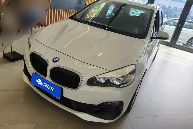 BMW 2 Series Utility Wagon 2019 220i Leader