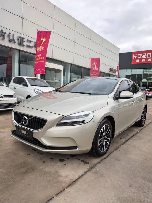 Volvo V40 2017 T3 Smart Edition