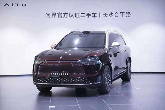 Wenjie M9 2025 Extended Range Ultra six-seater version