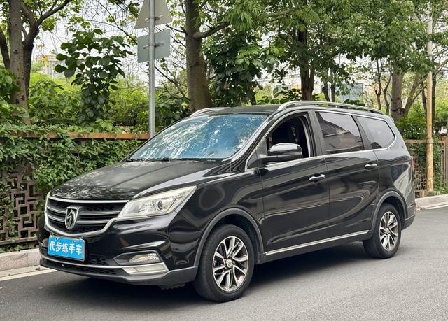 Baojun 730 2017 1.5T manual luxury 7-seater