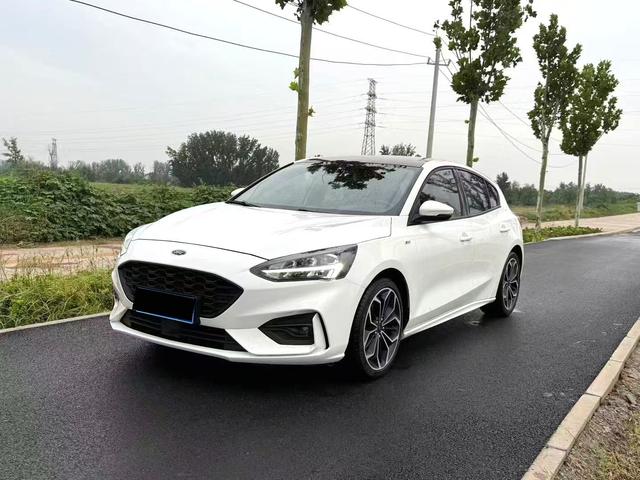 Focus 2020 2-Class EcoBoost 180 Auto ST Line
