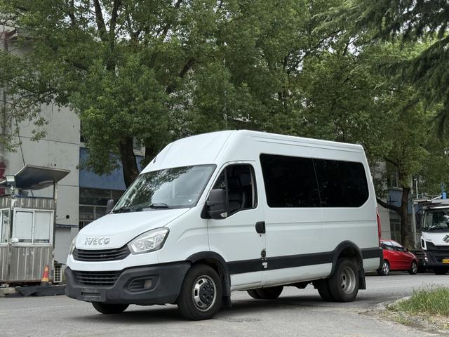 Iveco Ousheng 2021 2.0T manual Chaorui long axis short suspension high top manual door F1A