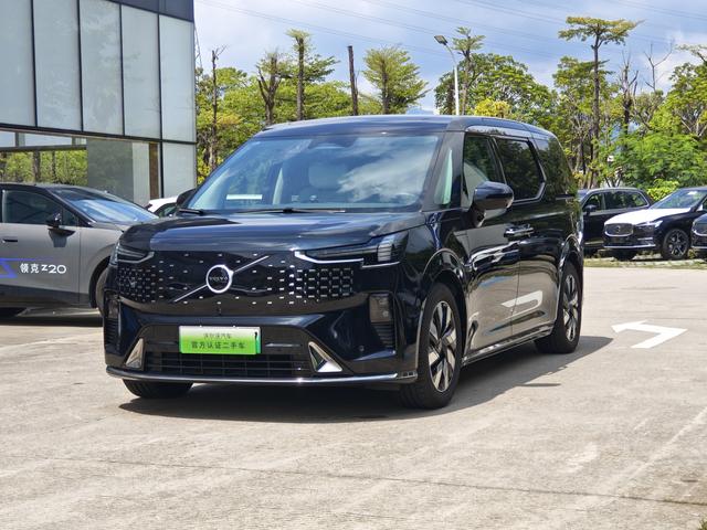 Volvo EM90 2025 Ultra six-seater