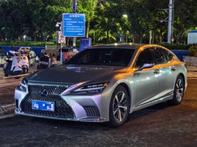 Lexus LS 2021 500h Premier Edition
