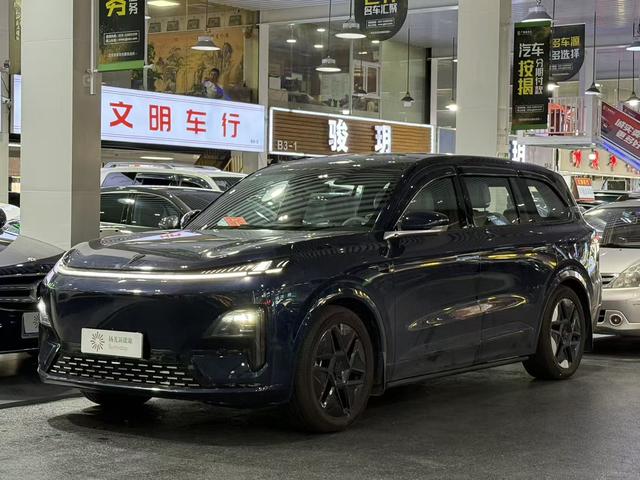 Dark blue S09 2025 rear drive Ultra
