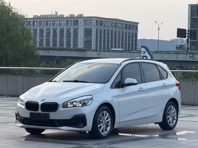 BMW 2 Series Wagon 2018 218i Style