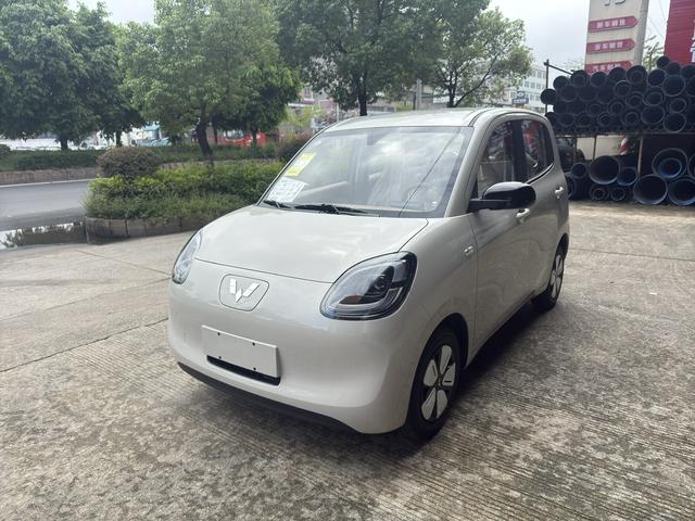 Wuling Hongguang MINIEV 2025 model 205km lithium iron phosphate four-door version advanced model