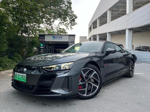 Audi RS e-tron GT 2023 base model