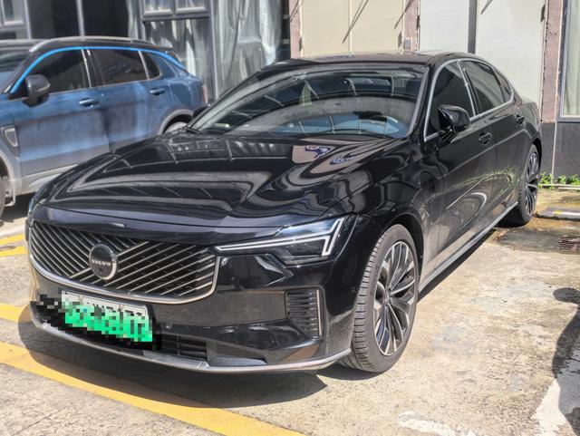 Volvo S90 PHEV 2026 T8 four-wheel drive long battery life Zhiya Deluxe Edition