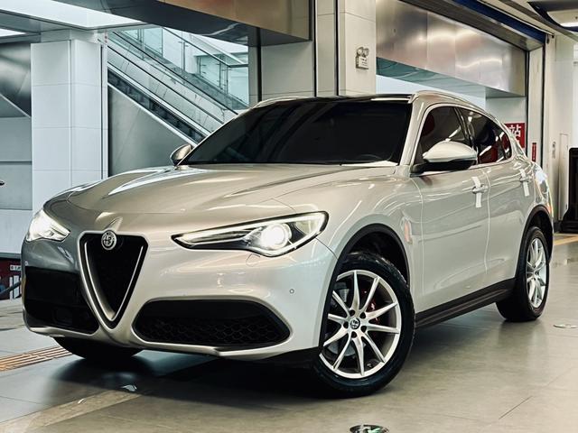 Stelvio Steinway 2017 2.0T 280HP Luxury Edition