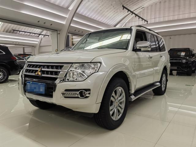 Pajero 2018 3.8L automatic front drive 7-seater parallel import