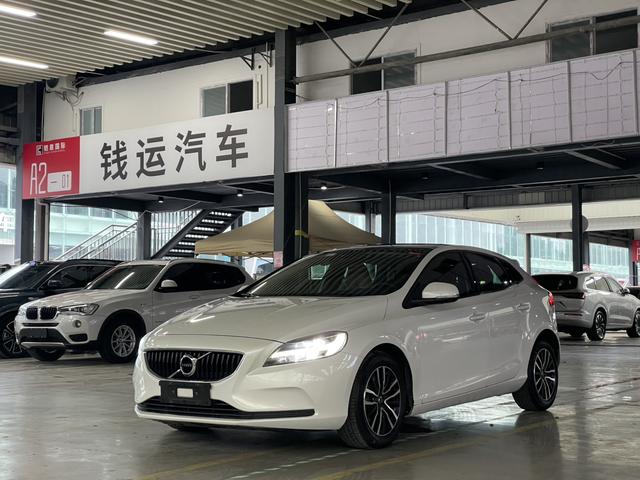 Volvo V40 2018 T3 Smart Edition