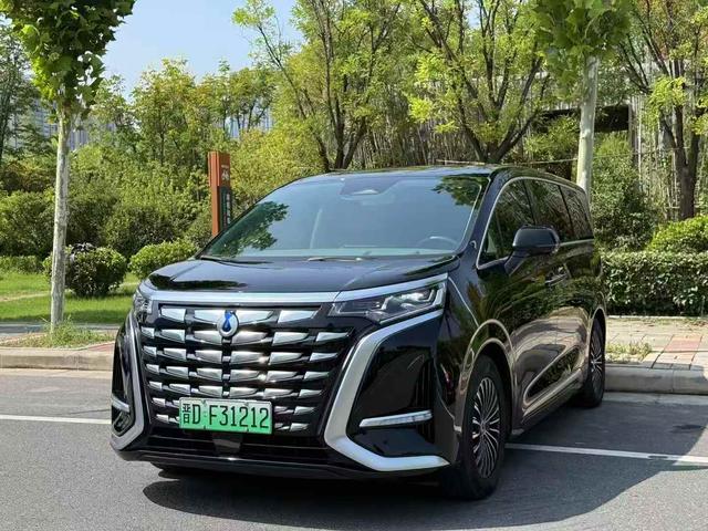 Denza D9 DM 2022 970 four-wheel drive flagship model