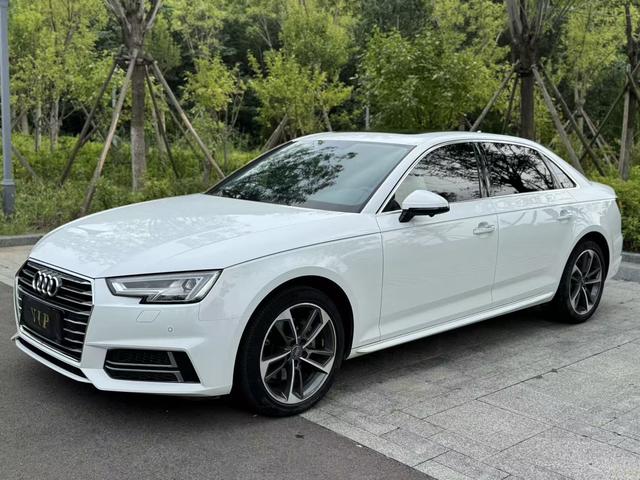 Audi A4L 2019 40 TFSI Aggressive National VI