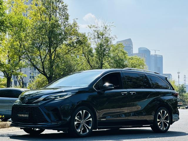 Gravia 2022 2.5L Hybrid Signature Edition