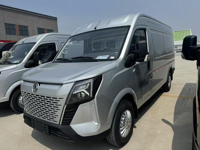 Yufeng 2023 V9+2.0T manual front drive, multi-function center axle, top 7/8/9 seats