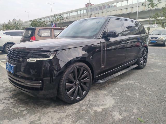 Range Rover 2025 model 3.0 L6 400PS Genesis Extended Version