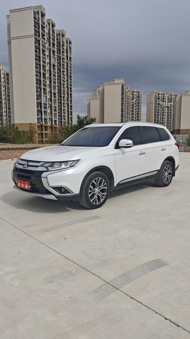 Outlander 2018 2.4L 4WD Elite 5-Seater