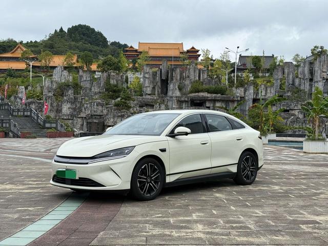 Qin L EV 2025 model 545km Excellent Type