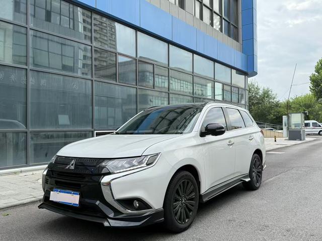 Outlander 2021 2.4L four-wheel drive hybrid version 5 seats