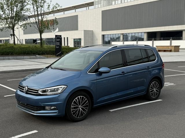 Touran L 2016 280TSI Automatic Deluxe Edition