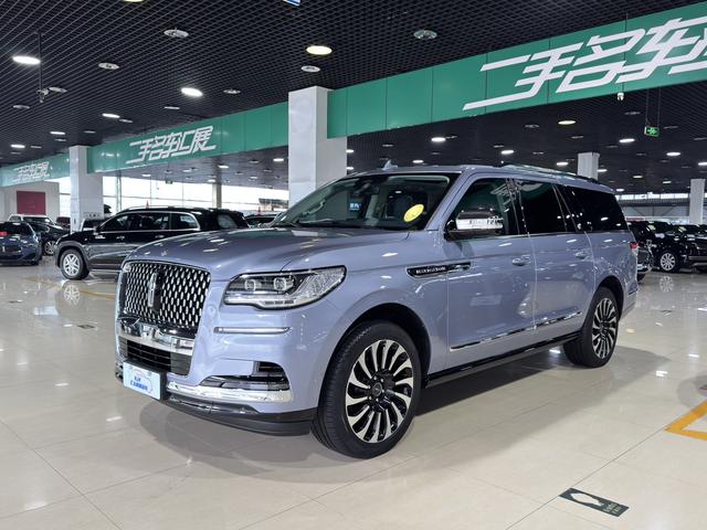 Navigator 2024 3.5T Long Axis Presidential Edition